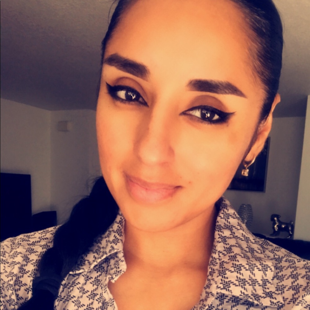 Meet your Posher, Yadira
